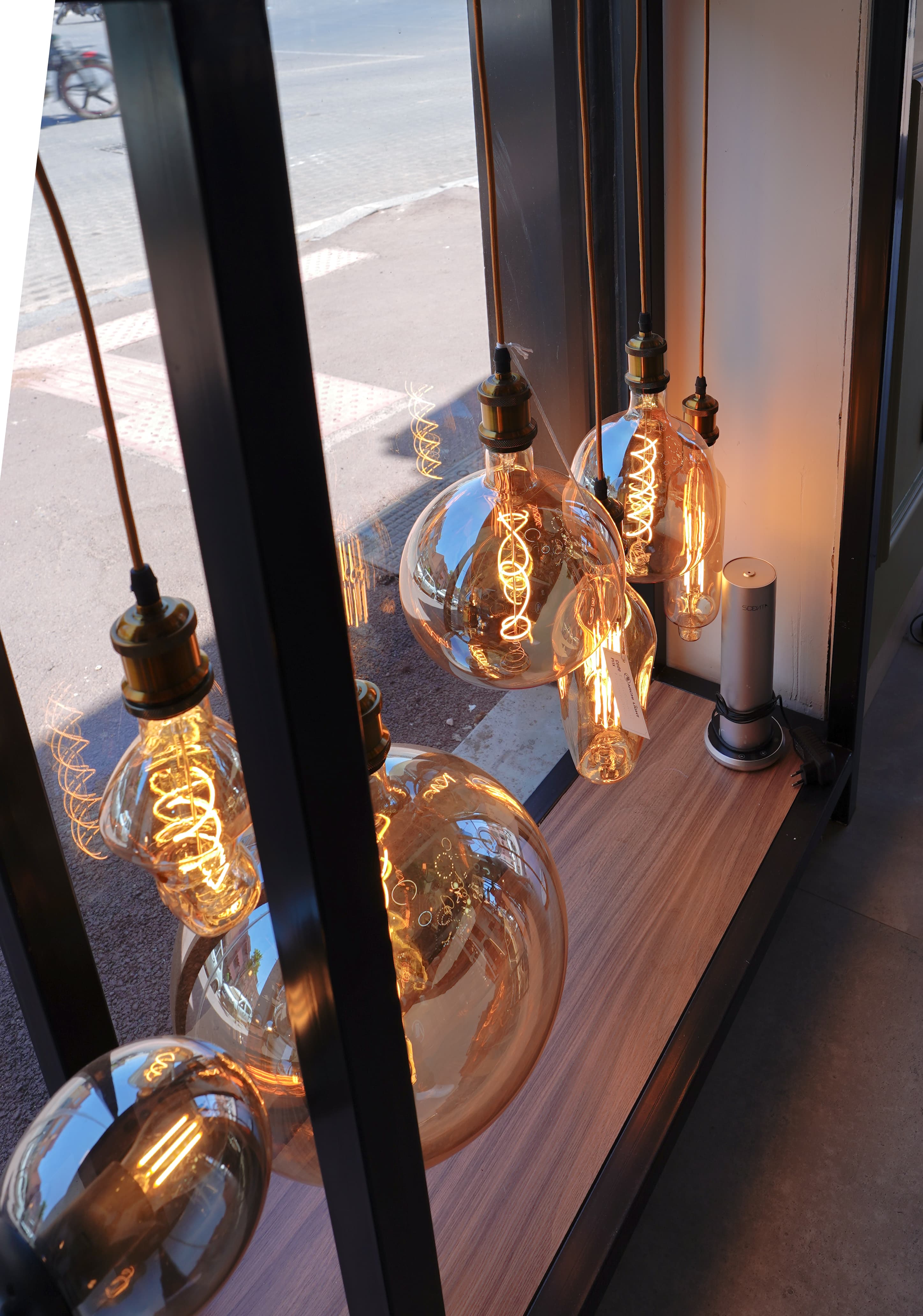 Salon élégant sublimé par un lustre décoratif